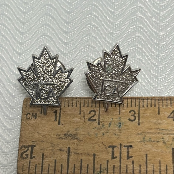 Lapel pins - Picture 1 of 5